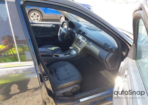 2005 Mercedes-Benz C 230 Kompressor Sport из США, поврежденный, VIN WDBRF40J05F702618